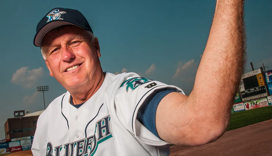 Tommy John shows off his first-of-its-kind elbow scar.